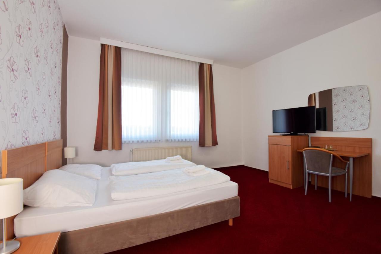 Hotel Zum Gruendle Oberhof  Bagian luar foto
