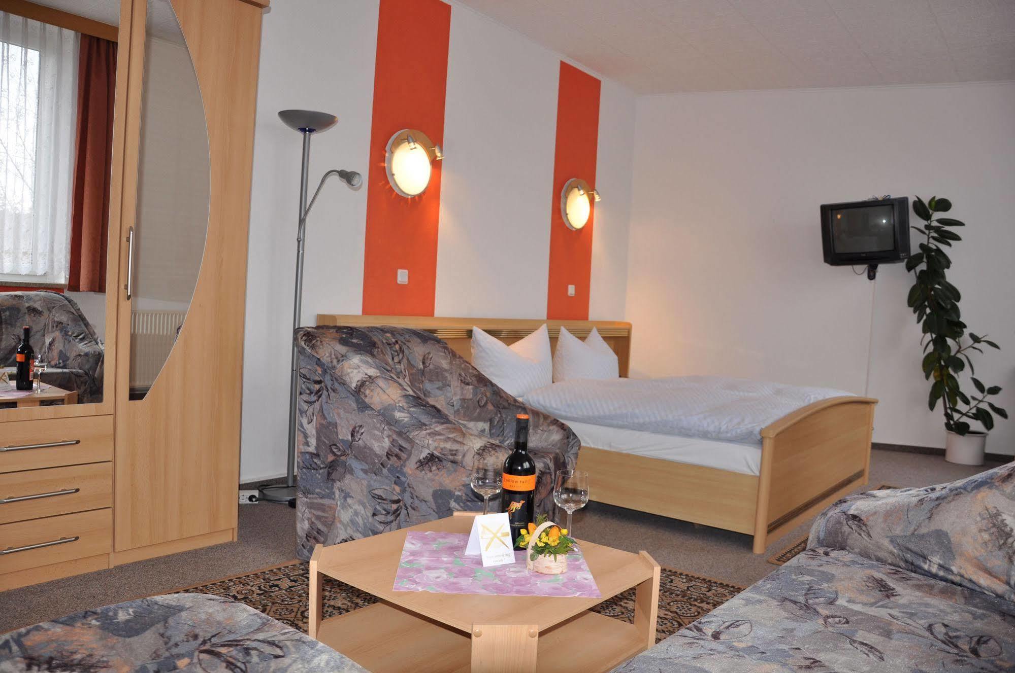 Hotel Zum Gruendle Oberhof  Bagian luar foto